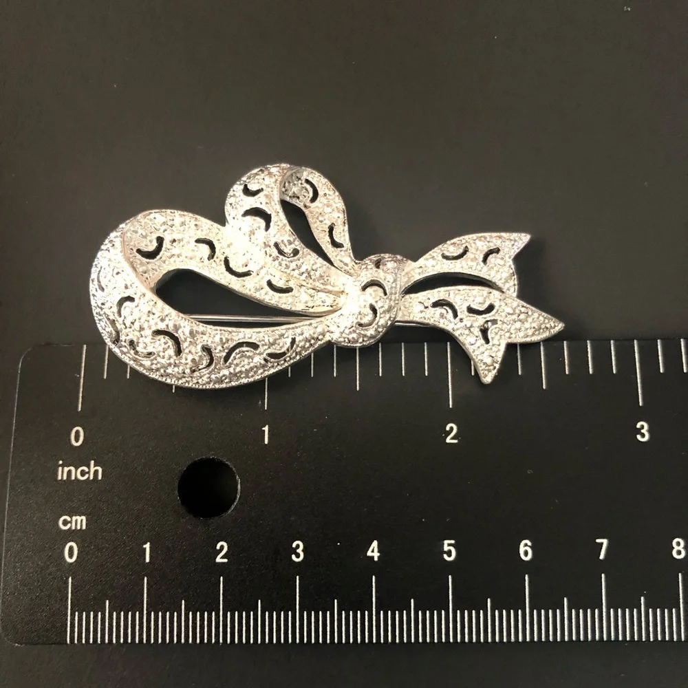 Silver Tone Ribbon Brooch
